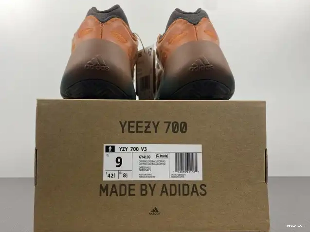 700 Boost V3 Yeezy GY4109 Copfade Adidas 0606